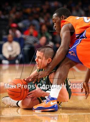Thumbnail 2 in St. Raymond vs. St. Patrick (Nike Super 6 @ the Garden) photogallery.