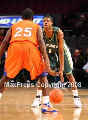 Thumbnail 2 in St. Raymond vs. St. Patrick (Nike Super 6 @ the Garden) photogallery.