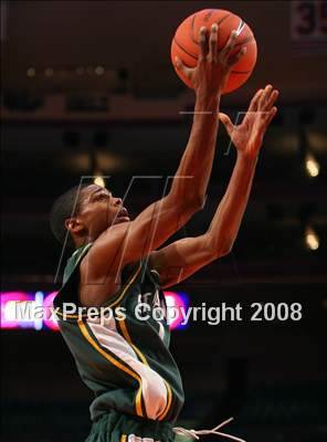 Thumbnail 2 in St. Raymond vs. St. Patrick (Nike Super 6 @ the Garden) photogallery.
