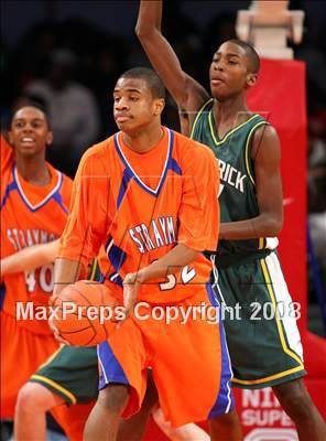 Thumbnail 1 in St. Raymond vs. St. Patrick (Nike Super 6 @ the Garden) photogallery.