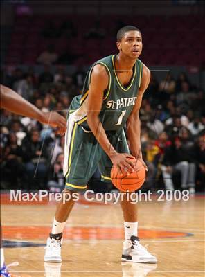 Thumbnail 3 in St. Raymond vs. St. Patrick (Nike Super 6 @ the Garden) photogallery.