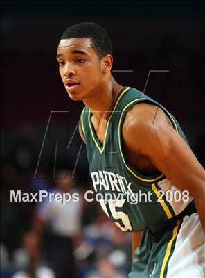Thumbnail 1 in St. Raymond vs. St. Patrick (Nike Super 6 @ the Garden) photogallery.