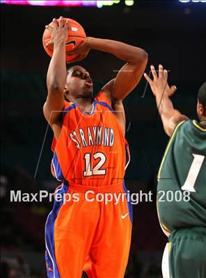 Thumbnail 1 in St. Raymond vs. St. Patrick (Nike Super 6 @ the Garden) photogallery.