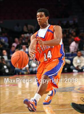 Thumbnail 3 in St. Raymond vs. St. Patrick (Nike Super 6 @ the Garden) photogallery.