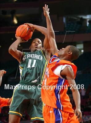 Thumbnail 2 in St. Raymond vs. St. Patrick (Nike Super 6 @ the Garden) photogallery.