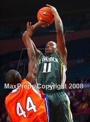 Thumbnail 1 in St. Raymond vs. St. Patrick (Nike Super 6 @ the Garden) photogallery.