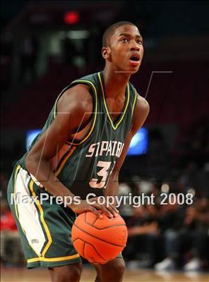 Thumbnail 1 in St. Raymond vs. St. Patrick (Nike Super 6 @ the Garden) photogallery.