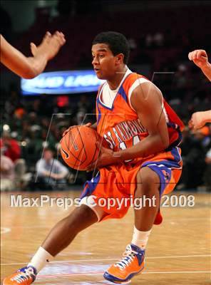 Thumbnail 3 in St. Raymond vs. St. Patrick (Nike Super 6 @ the Garden) photogallery.