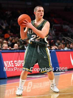 Thumbnail 3 in St. Raymond vs. St. Patrick (Nike Super 6 @ the Garden) photogallery.