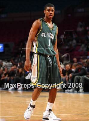 Thumbnail 3 in St. Raymond vs. St. Patrick (Nike Super 6 @ the Garden) photogallery.