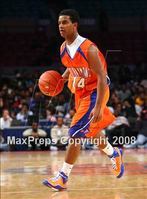 Thumbnail 1 in St. Raymond vs. St. Patrick (Nike Super 6 @ the Garden) photogallery.