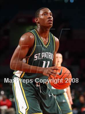 Thumbnail 1 in St. Raymond vs. St. Patrick (Nike Super 6 @ the Garden) photogallery.