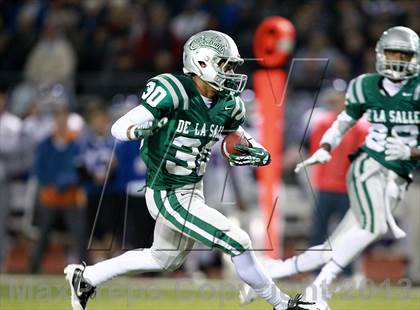 Thumbnail 2 in De La Salle vs. Folsom (CIF NorCal Regional Open Division Final) photogallery.