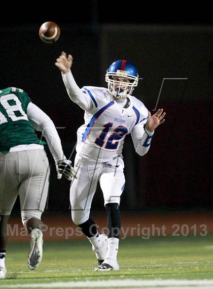 Thumbnail 2 in De La Salle vs. Folsom (CIF NorCal Regional Open Division Final) photogallery.