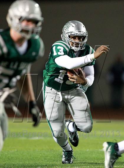 Thumbnail 2 in De La Salle vs. Folsom (CIF NorCal Regional Open Division Final) photogallery.