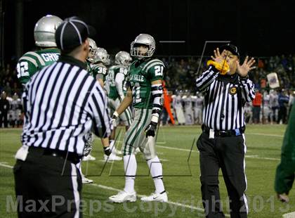 Thumbnail 2 in De La Salle vs. Folsom (CIF NorCal Regional Open Division Final) photogallery.