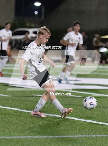 Thumbnail 2 in Mitchell vs. Lakewood Ranch (FHSAA 6A Regional Final) photogallery.
