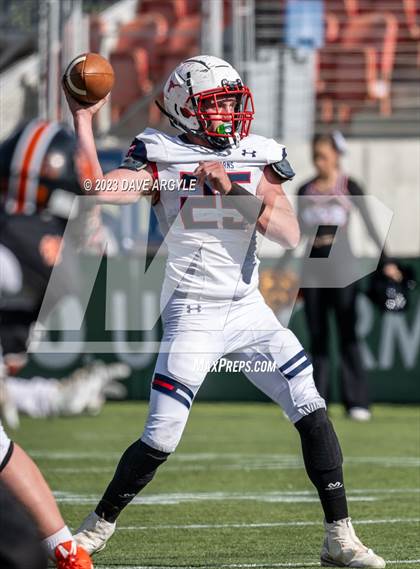 Thumbnail 3 in Altamont vs Monticello (UHSAA 8-player Semifinal) photogallery.