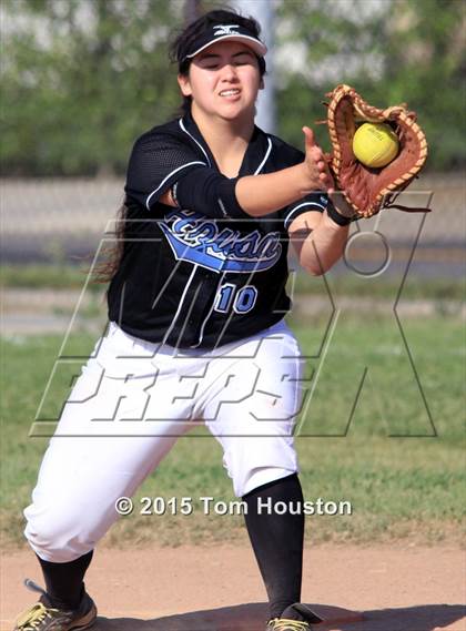 Thumbnail 2 in Arroyo @ Azusa photogallery.