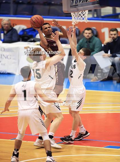 Thumbnail 3 in Avon vs. Wayland-Cohocton (Section V Class B2 Final) photogallery.