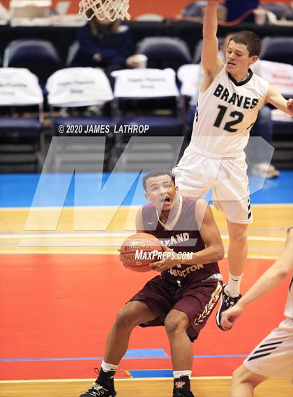 Thumbnail 3 in Avon vs. Wayland-Cohocton (Section V Class B2 Final) photogallery.