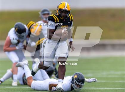 Thumbnail 1 in Fort Bend Marshall vs. Lake Creek (UIL 5A D2 Region III Regional Playoff) photogallery.