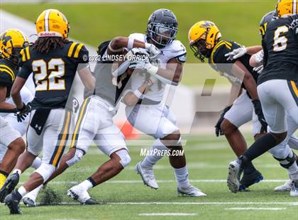 Thumbnail 1 in Fort Bend Marshall vs. Lake Creek (UIL 5A D2 Region III Regional Playoff) photogallery.