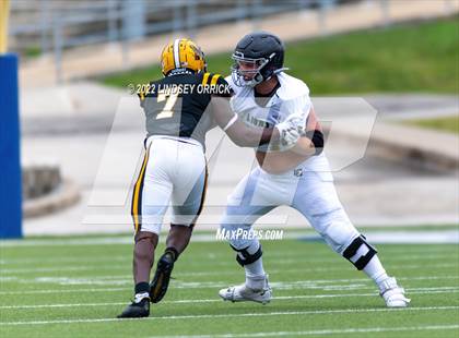 Thumbnail 1 in Fort Bend Marshall vs. Lake Creek (UIL 5A D2 Region III Regional Playoff) photogallery.