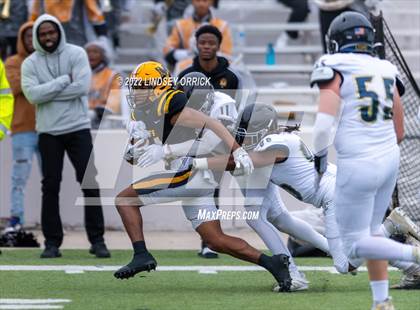 Thumbnail 2 in Fort Bend Marshall vs. Lake Creek (UIL 5A D2 Region III Regional Playoff) photogallery.