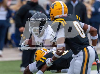 Thumbnail 3 in Fort Bend Marshall vs. Lake Creek (UIL 5A D2 Region III Regional Playoff) photogallery.
