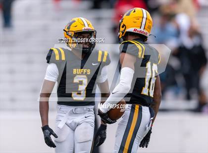 Thumbnail 1 in Fort Bend Marshall vs. Lake Creek (UIL 5A D2 Region III Regional Playoff) photogallery.