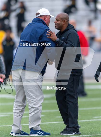 Thumbnail 1 in Fort Bend Marshall vs. Lake Creek (UIL 5A D2 Region III Regional Playoff) photogallery.