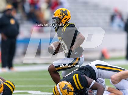 Thumbnail 1 in Fort Bend Marshall vs. Lake Creek (UIL 5A D2 Region III Regional Playoff) photogallery.
