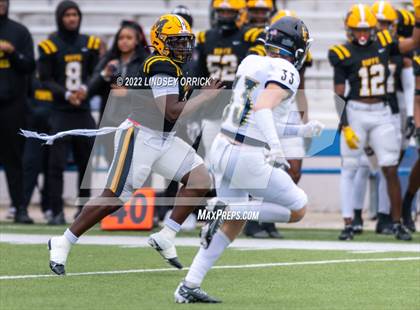 Thumbnail 2 in Fort Bend Marshall vs. Lake Creek (UIL 5A D2 Region III Regional Playoff) photogallery.