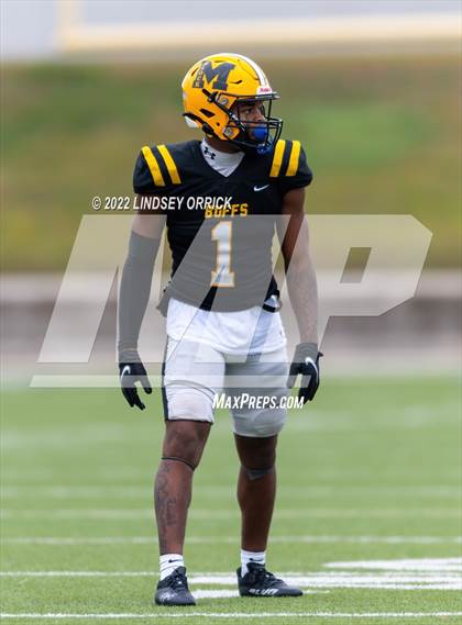 Thumbnail 1 in Fort Bend Marshall vs. Lake Creek (UIL 5A D2 Region III Regional Playoff) photogallery.