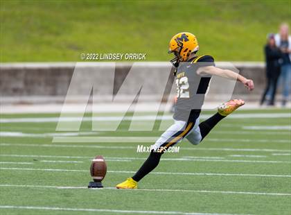 Thumbnail 2 in Fort Bend Marshall vs. Lake Creek (UIL 5A D2 Region III Regional Playoff) photogallery.