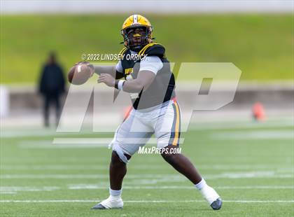 Thumbnail 2 in Fort Bend Marshall vs. Lake Creek (UIL 5A D2 Region III Regional Playoff) photogallery.