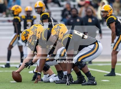 Thumbnail 1 in Fort Bend Marshall vs. Lake Creek (UIL 5A D2 Region III Regional Playoff) photogallery.