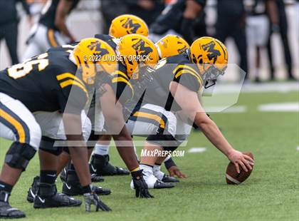 Thumbnail 3 in Fort Bend Marshall vs. Lake Creek (UIL 5A D2 Region III Regional Playoff) photogallery.