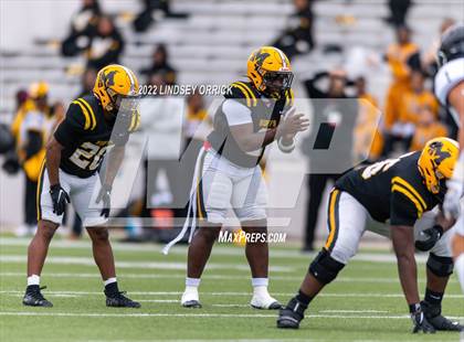 Thumbnail 1 in Fort Bend Marshall vs. Lake Creek (UIL 5A D2 Region III Regional Playoff) photogallery.