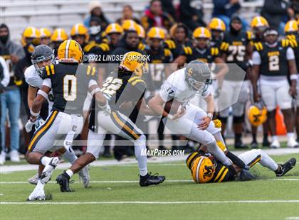 Thumbnail 3 in Fort Bend Marshall vs. Lake Creek (UIL 5A D2 Region III Regional Playoff) photogallery.