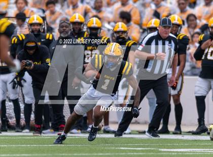 Thumbnail 2 in Fort Bend Marshall vs. Lake Creek (UIL 5A D2 Region III Regional Playoff) photogallery.