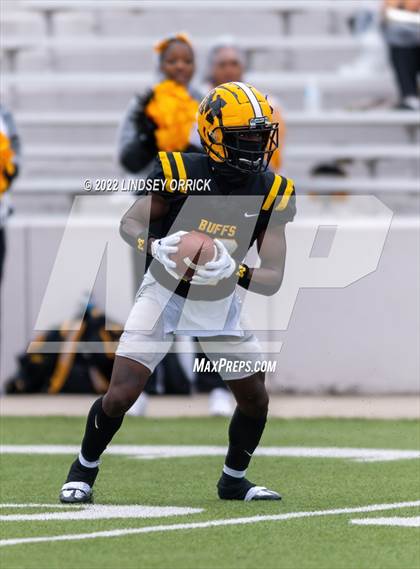 Thumbnail 1 in Fort Bend Marshall vs. Lake Creek (UIL 5A D2 Region III Regional Playoff) photogallery.