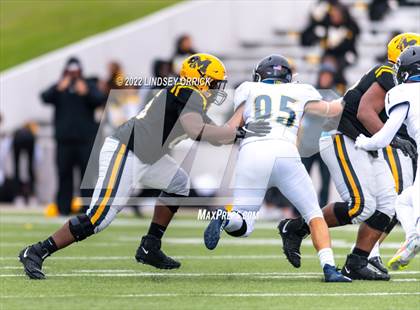 Thumbnail 3 in Fort Bend Marshall vs. Lake Creek (UIL 5A D2 Region III Regional Playoff) photogallery.