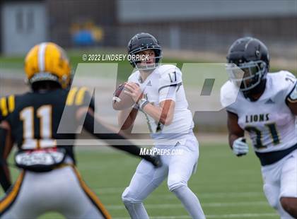 Thumbnail 3 in Fort Bend Marshall vs. Lake Creek (UIL 5A D2 Region III Regional Playoff) photogallery.