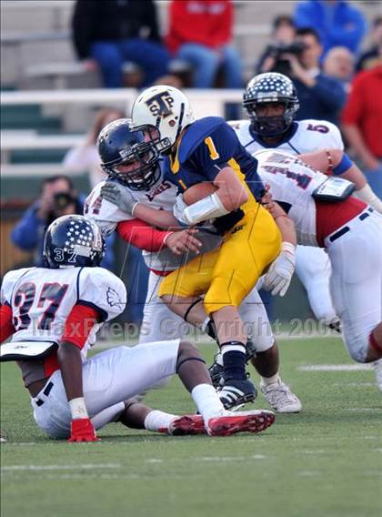 Thumbnail 2 in Stony Point vs. Allen (Class 5A Division II state semifinals) photogallery.