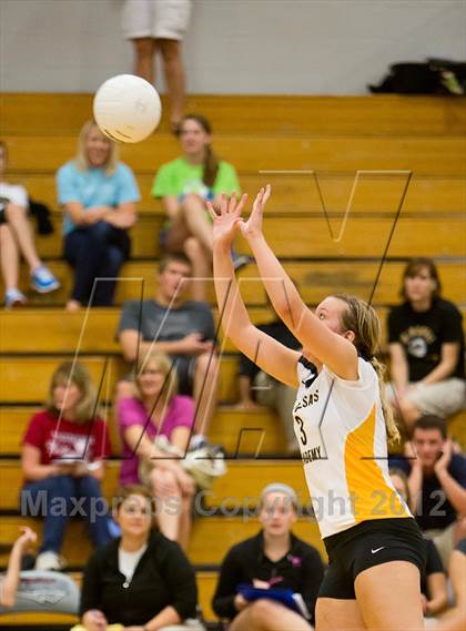 Thumbnail 3 in Lee's Summit West vs. St. Teresa's Academy photogallery.