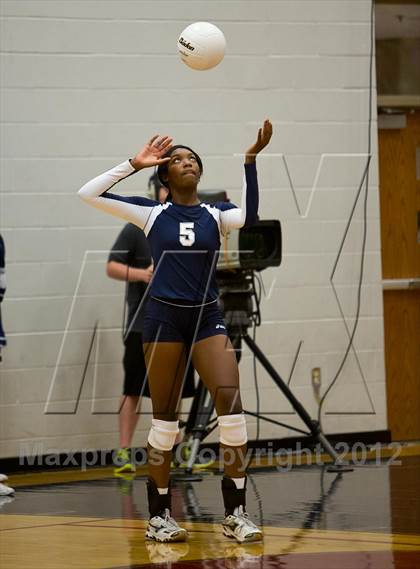Thumbnail 3 in Lee's Summit West vs. St. Teresa's Academy photogallery.