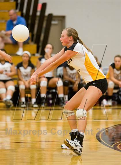 Thumbnail 3 in Lee's Summit West vs. St. Teresa's Academy photogallery.