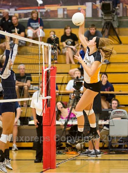 Thumbnail 1 in Lee's Summit West vs. St. Teresa's Academy photogallery.